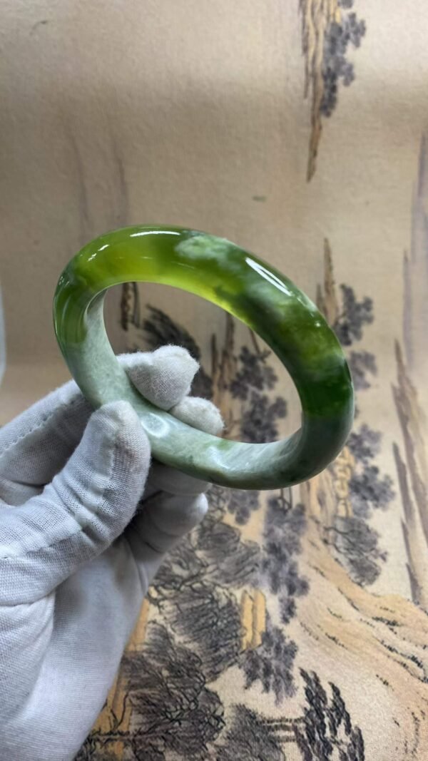 수옥 청포도 밀크폼 옥팔찌 내경 59.5mm · 폭 12.9mm 상품 실물 사진