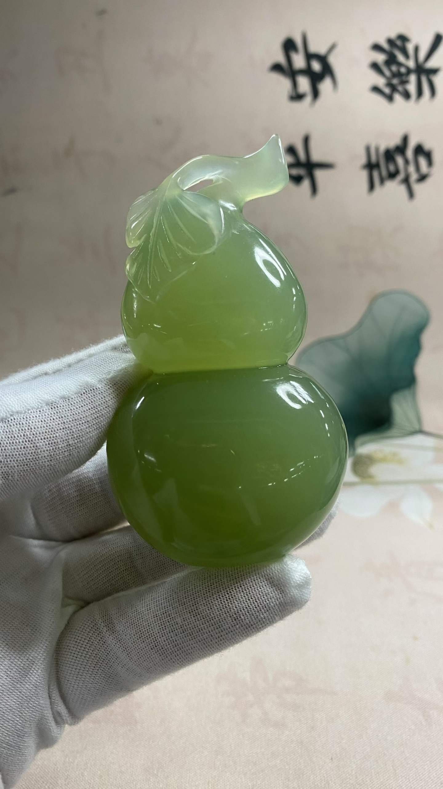 수옥 그린 호리병 조각 장식품 · 규격 86×50mm