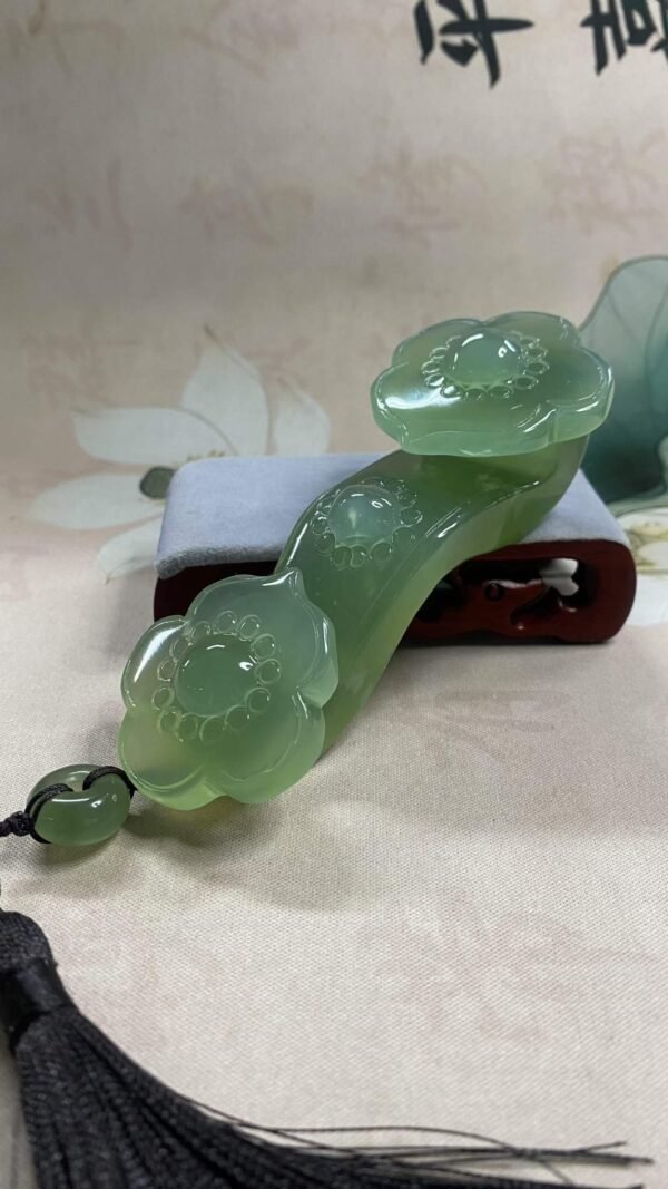 수옥 그라데이션 여의 조각 장식품 · 규격 110×42mm