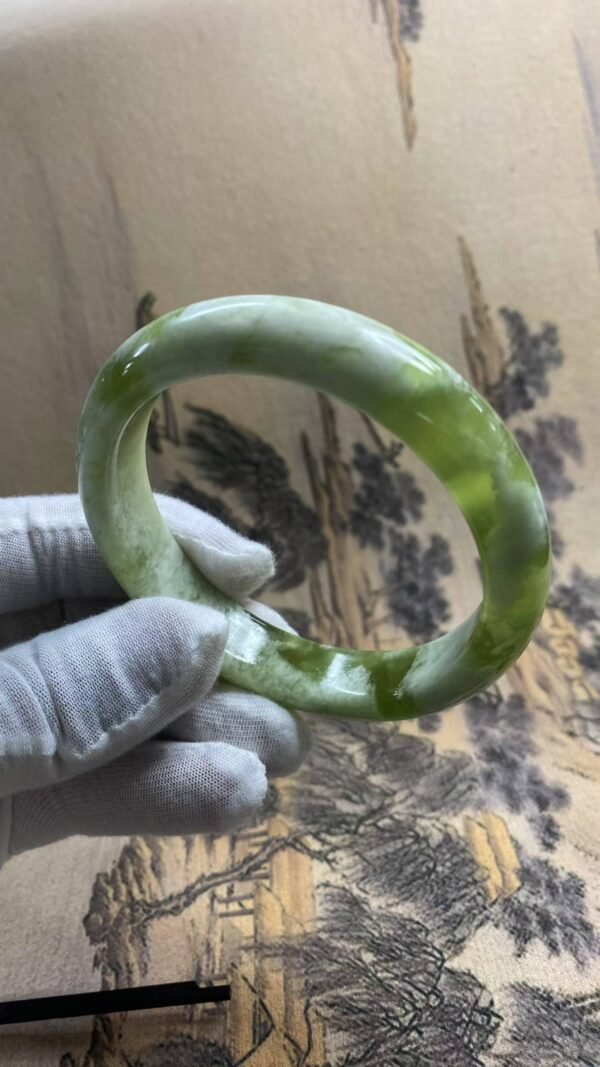 수옥 청포도 밀크폼 옥팔찌 62.8mm | 폭 14.2mm 통뱅글