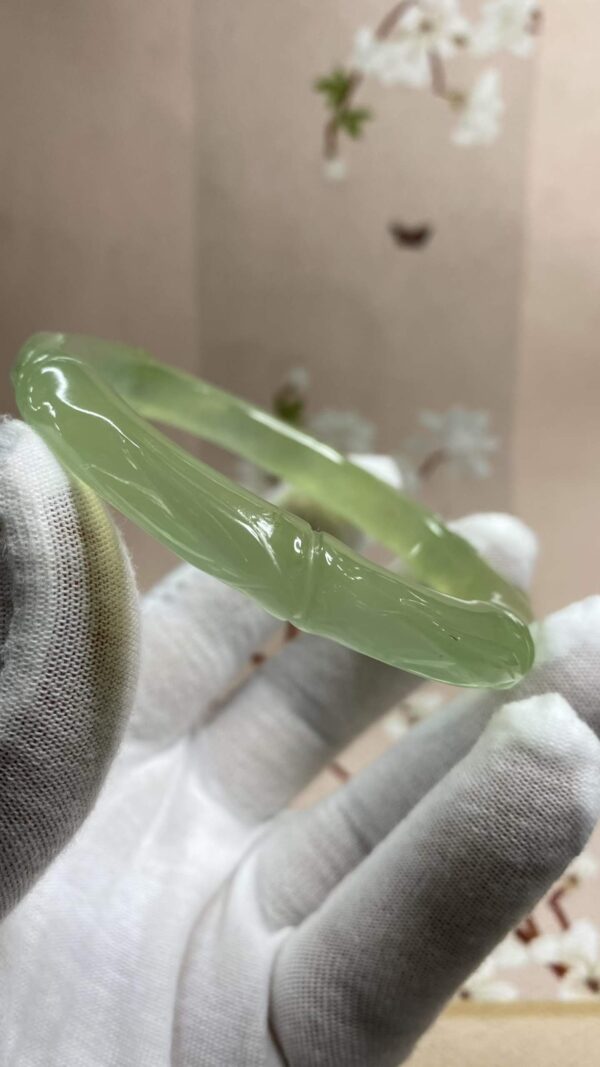 수옥 아이스 그린 조각 옥팔찌 · 죽보평안 59.1mm | 단면 10mm 통뱅글