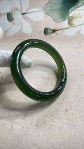 그린 무늬 수옥 통뱅글 실물 사진, 내경 53.8mm