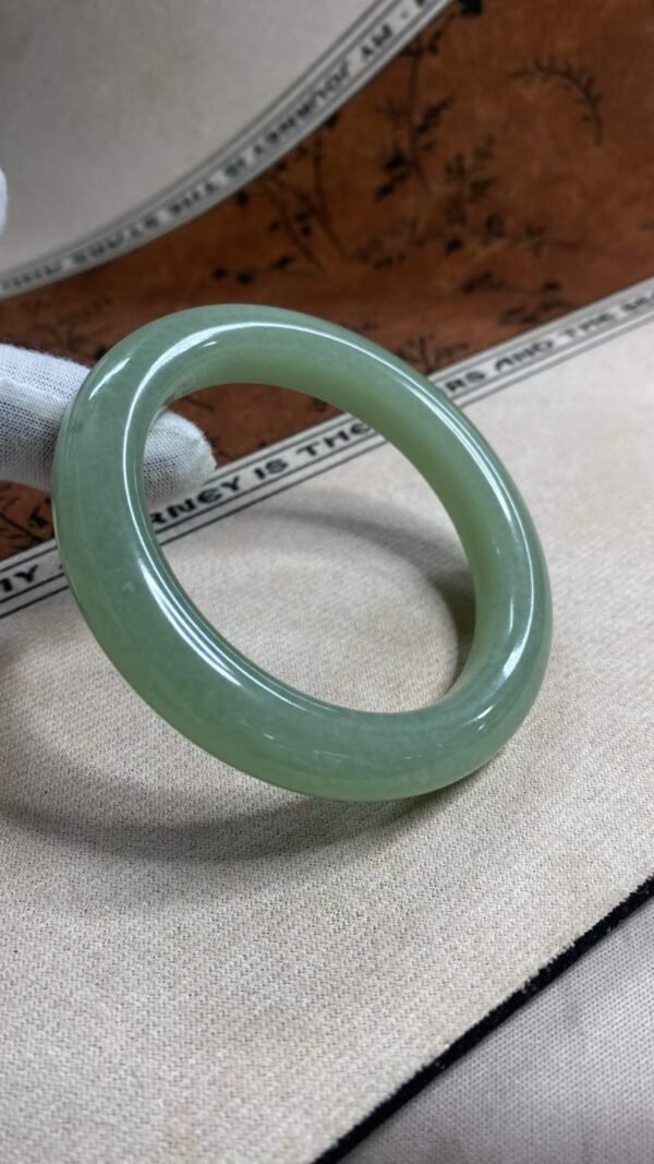 수옥 아이스 그린 무늬 옥팔찌 58.2mm | 폭 11.7mm 통뱅글