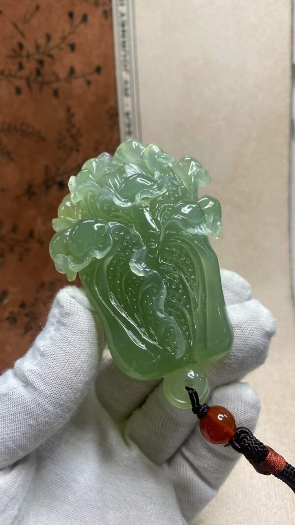 수옥 배추 조각 장식품 · 백재취래 88.7×57.6mm