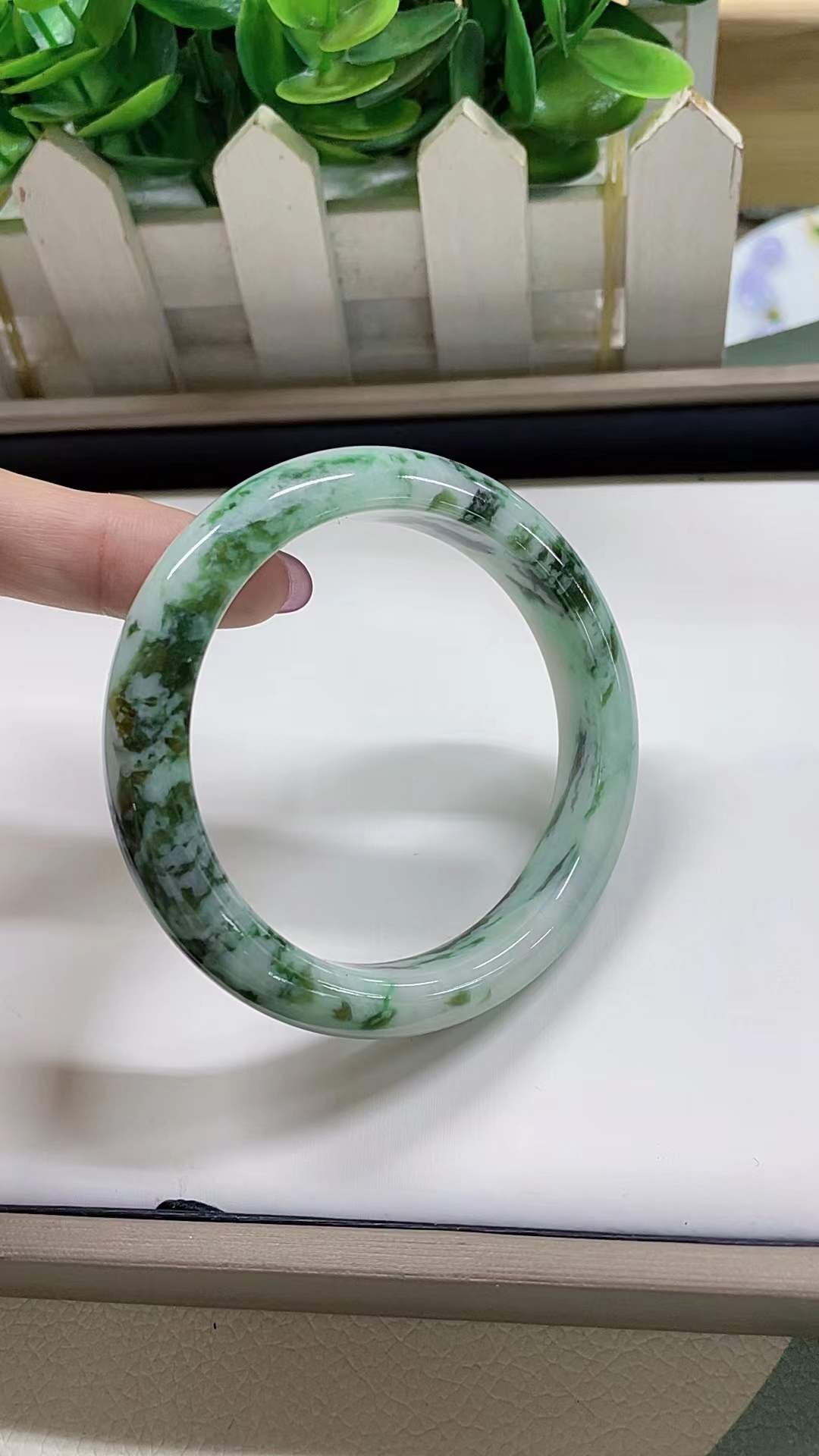 비취 옥팔찌 58.4mm · 은은한 초록 무늬 - 이미지 2