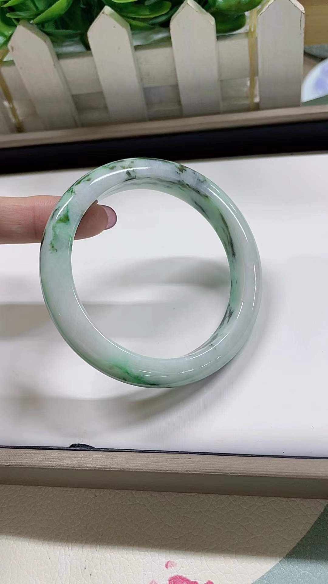 비취 옥팔찌 58.4mm · 은은한 초록 무늬 - 이미지 3