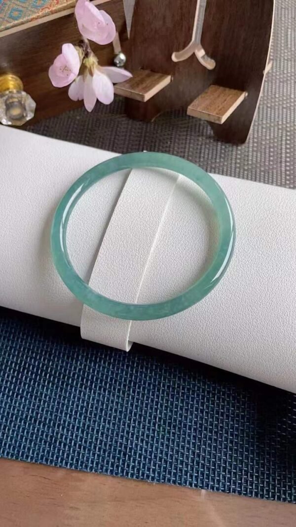 비취 옥팔찌 57mm · 블루 톤의 맑은 광택