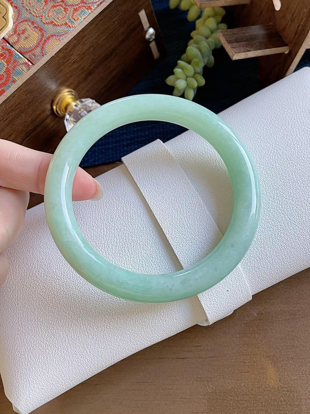 비취 옥팔찌 58.8mm · 고운 결과 맑은 광택